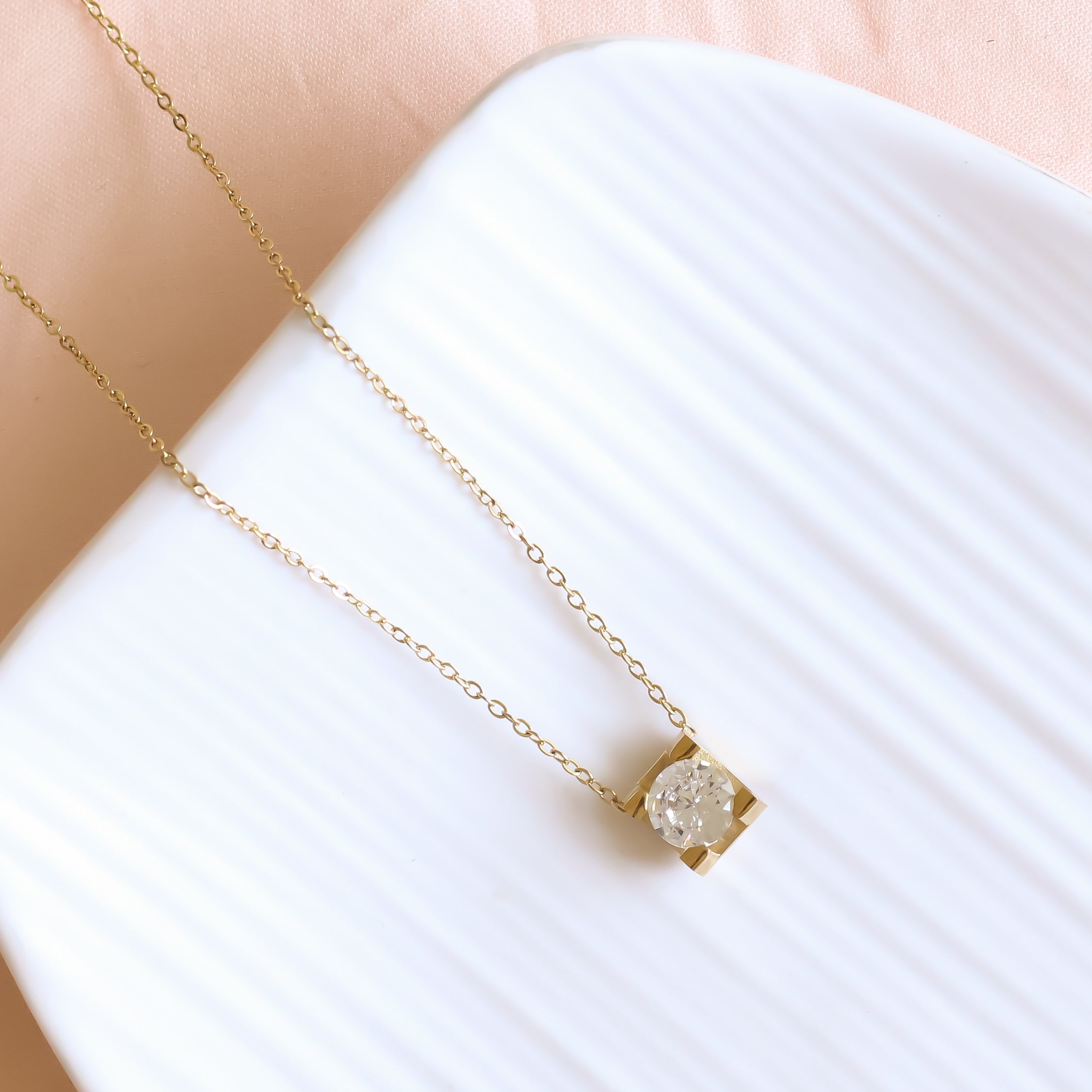 Solitaire Classic Necklace 316 stainless steel