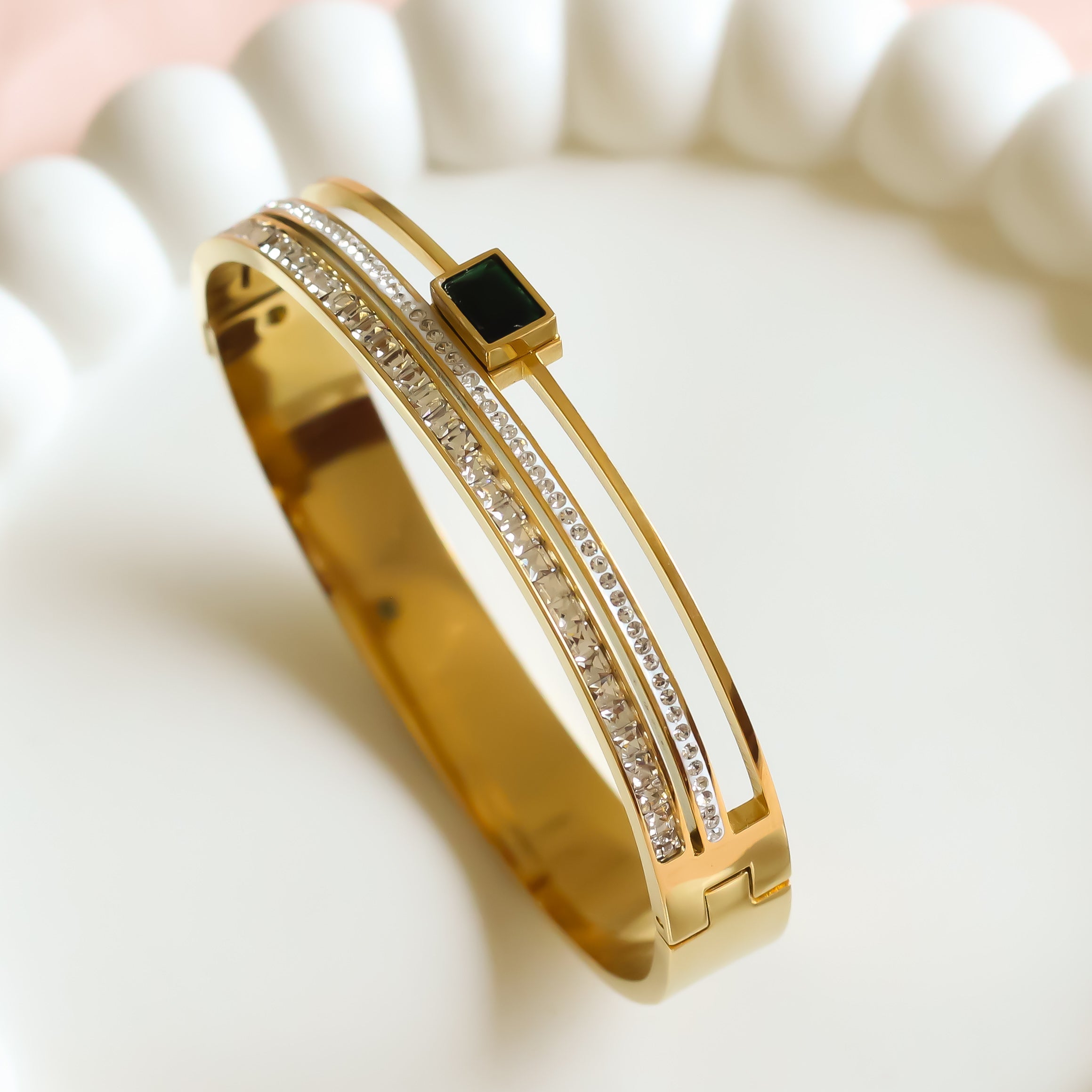 Emerald Stone Kale Bracelet