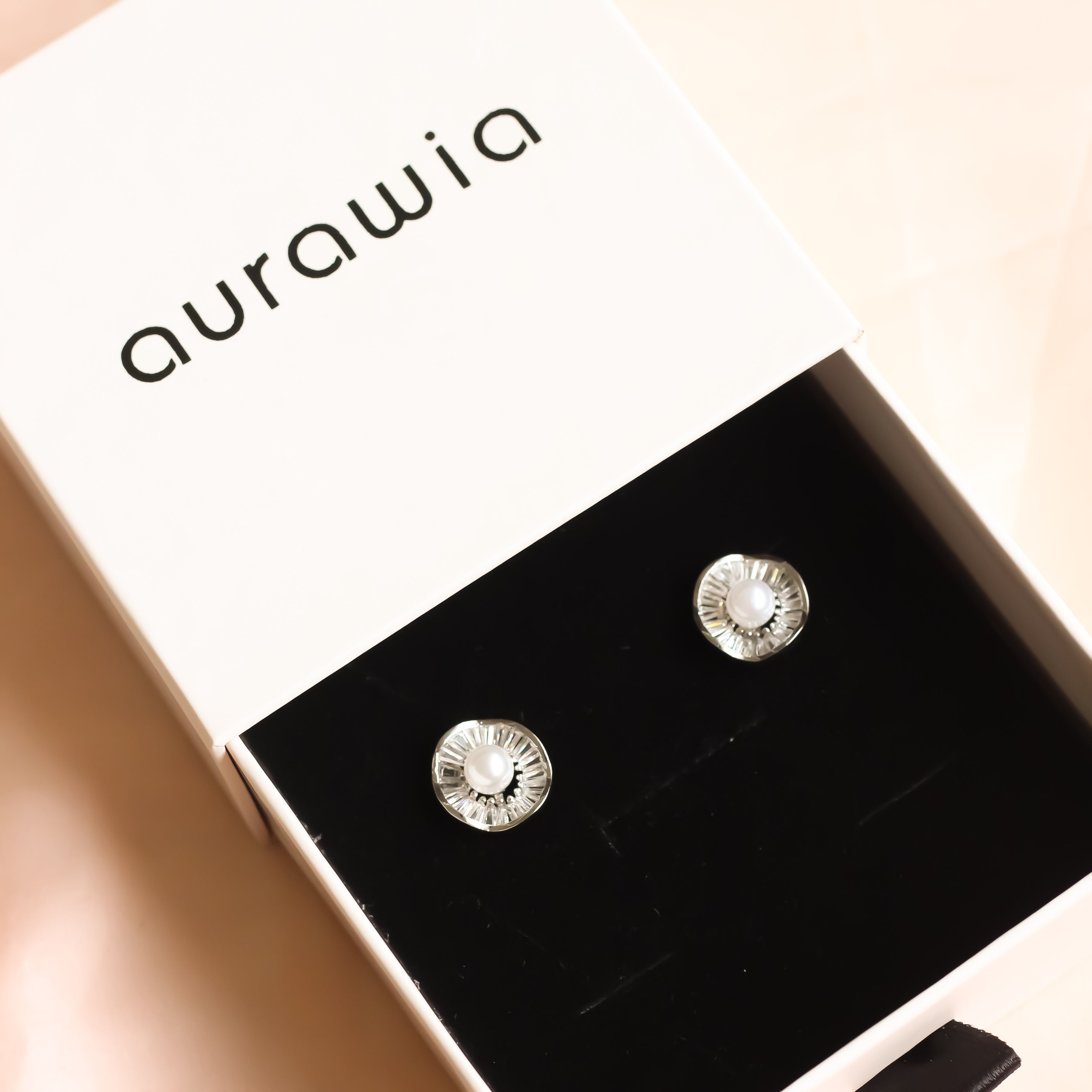 Pearl Daisy Studs