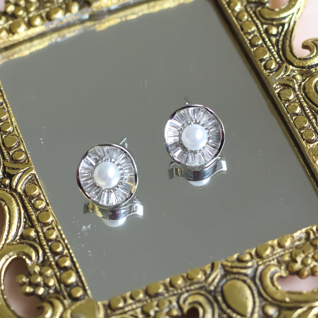 Pearl Daisy Studs